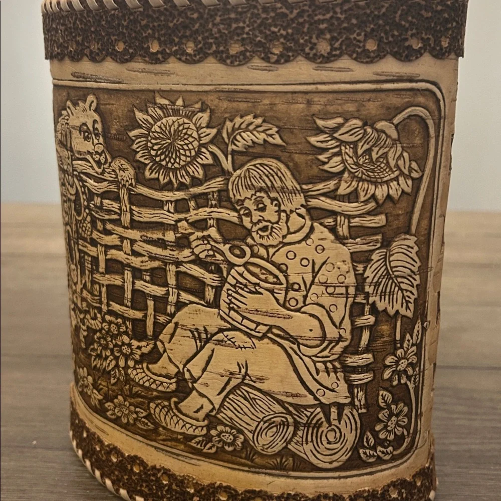 Vintage Rustic birch box bear sunflowers honey scene very good condition.